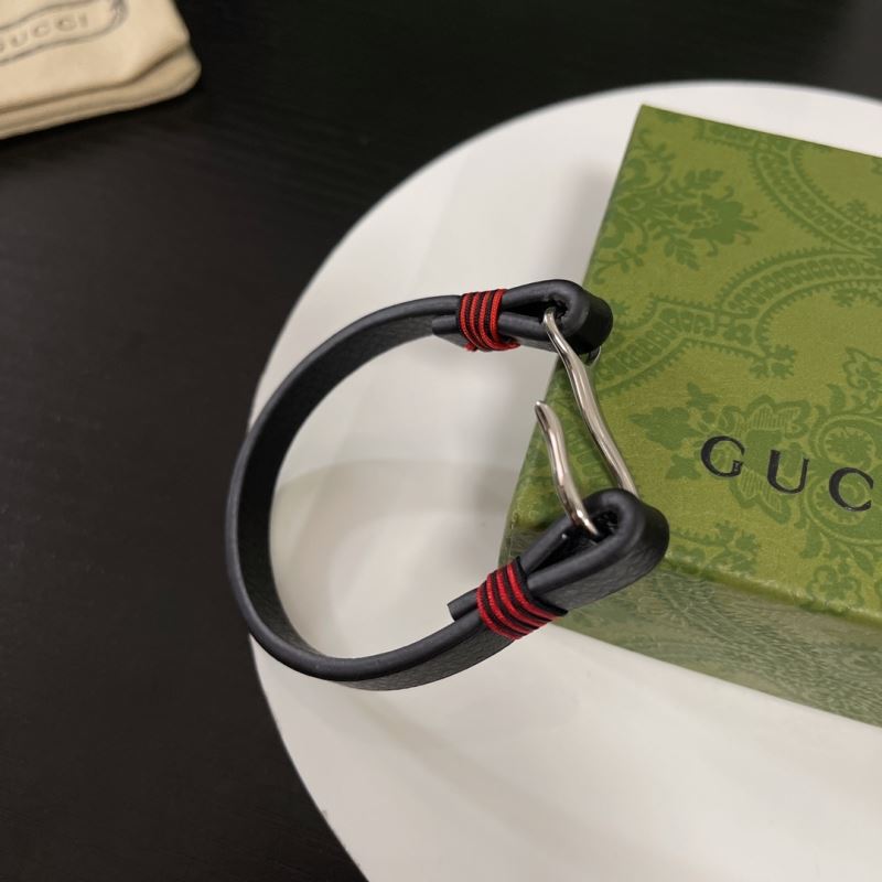 G*u*i bracelets